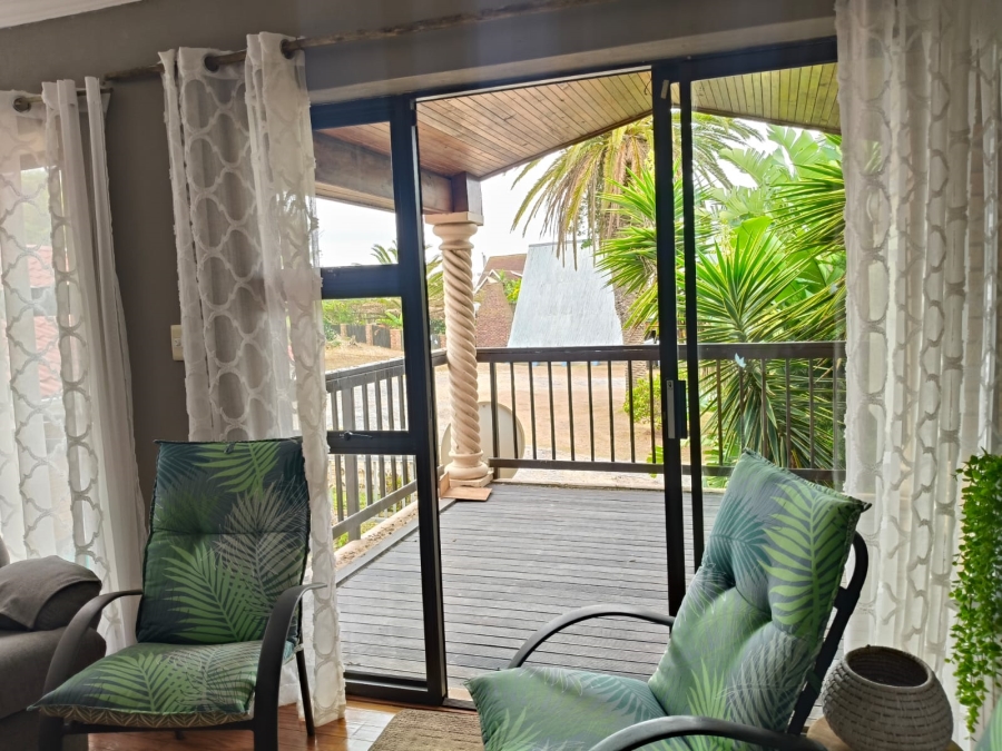 6 Bedroom Property for Sale in Paradise Beach Eastern Cape